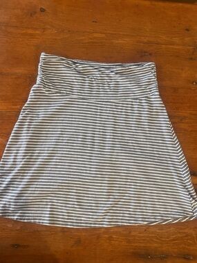 Toad & Co Striped Gray and White Women’s Knit Skirt size small.